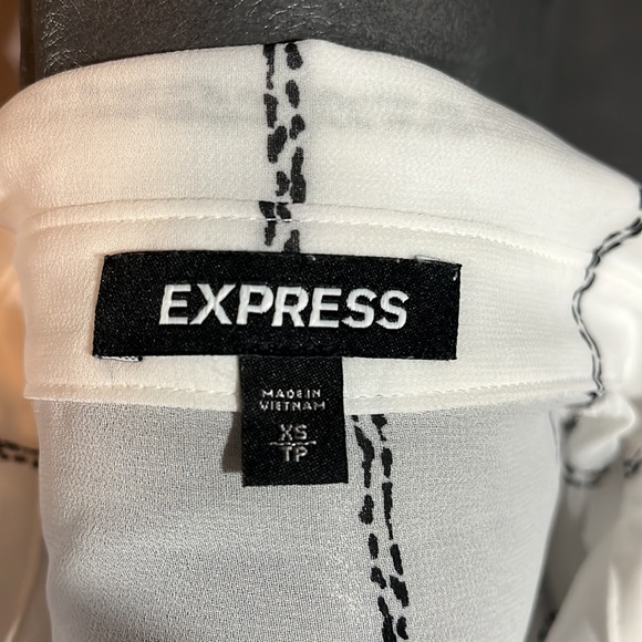 Express Top XE white with black checked design - Picture 4 of 4